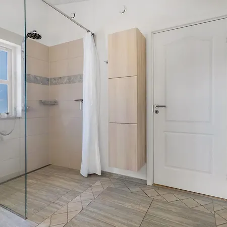 Nyaraló Vaska - 75m From The Sea By Interhome