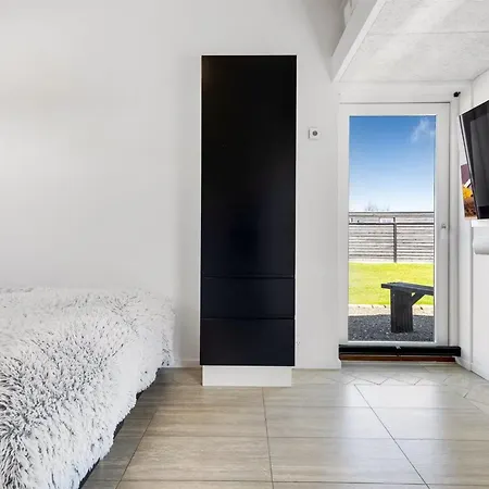 Vaska - 75m From The Sea By Interhome