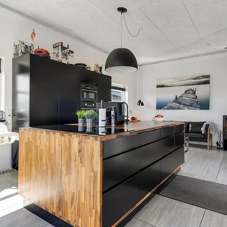 Vaska - 75m From The Sea By Interhome Nyaraló