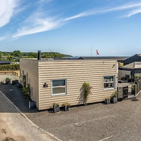 Vaska - 75m From The Sea By Interhome